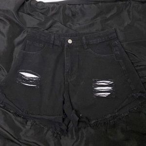 Wide black short jeans
